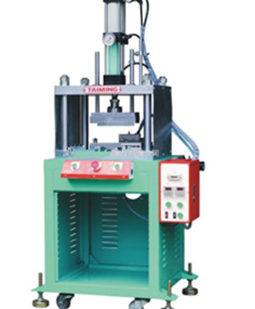 清理氣壓鉚接機(jī)過(guò)程中有哪些要注意？