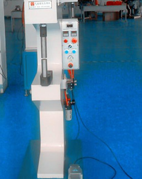 氣壓鉚接機(jī)運(yùn)行前需做好哪些準(zhǔn)備工作？