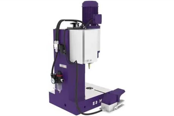 鉚頭不轉(zhuǎn)？可能使用的是徑向鉚接機！ 圖1