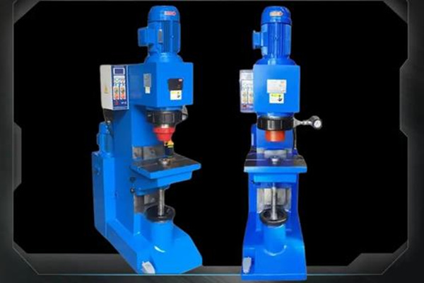 鉚頭不轉(zhuǎn)？可能使用的是徑向鉚接機！ 圖2