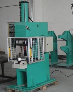 汽車行業(yè)如何運用鉚接機(jī)提高組件質(zhì)量和生產(chǎn)效率？