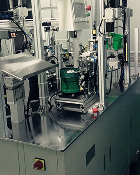 哪些因素會引起全自動送料鉚接機(jī)磨損？