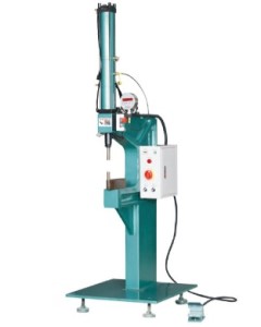 如何選擇無鉚釘鉚接機(jī)廠家及品牌？